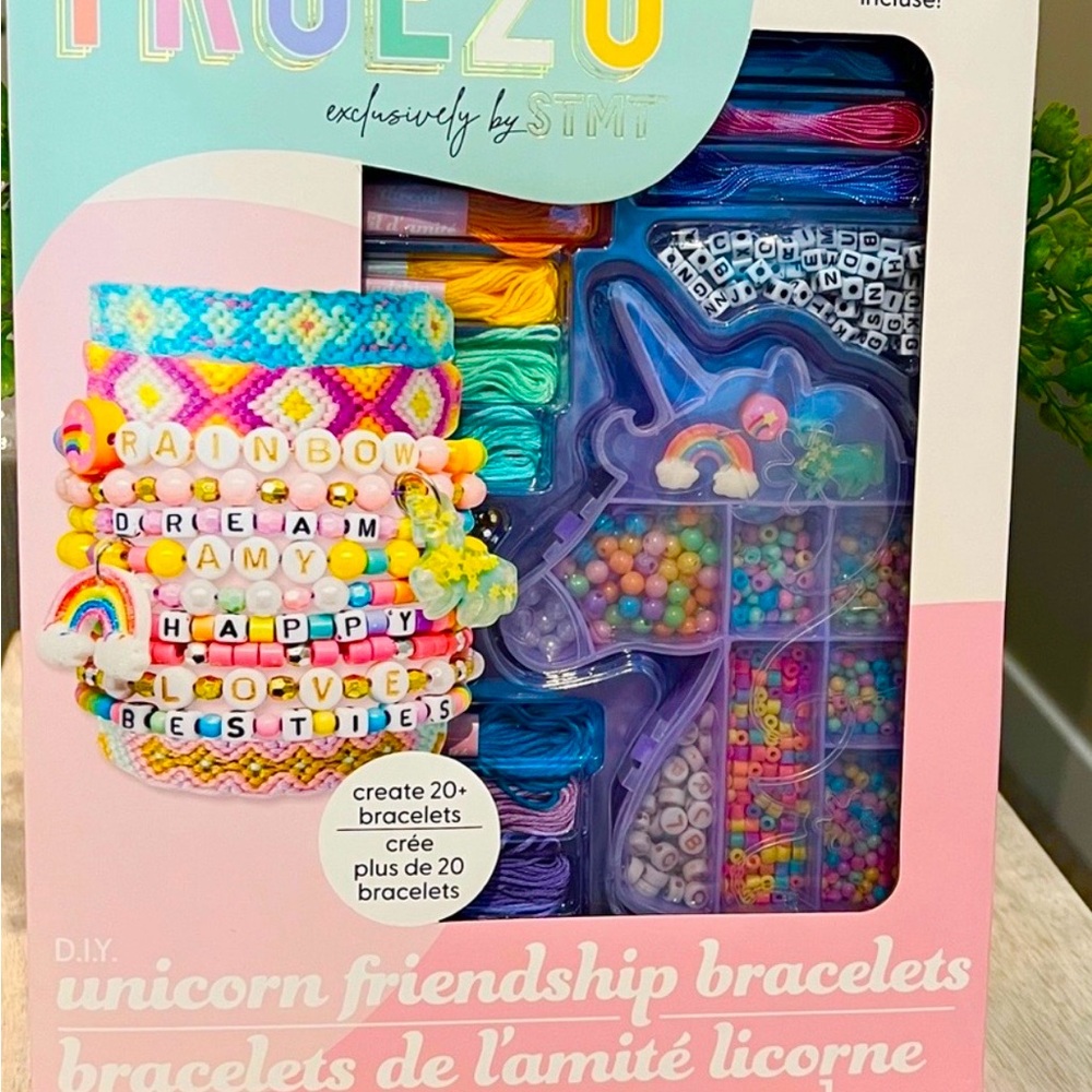 NIB unicorn🦄 ✨Unicorn Friendship Bracelet Kit 
Set create 20+ Bracelets ✨